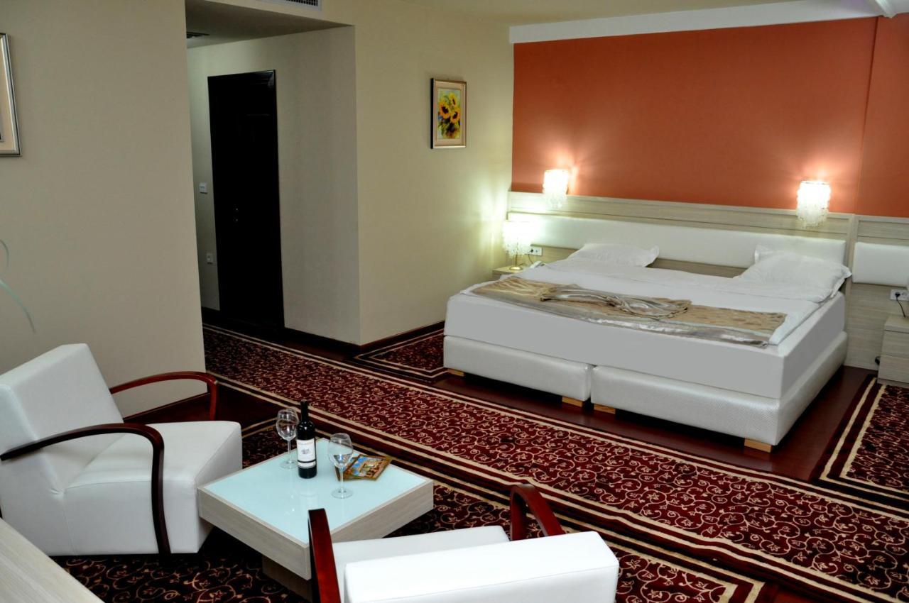 Hotel New Star Skopje Eksteriør billede